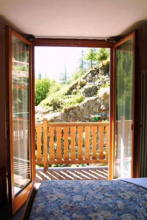 Hotel Genzianella Champoluc Bilik gambar